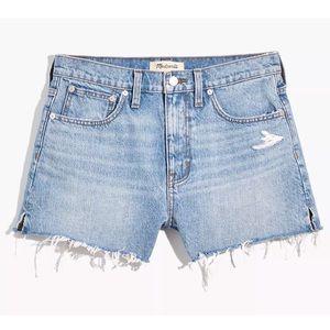 Madewell plus relaxed denim shorts in Madera wash: side-slit edition